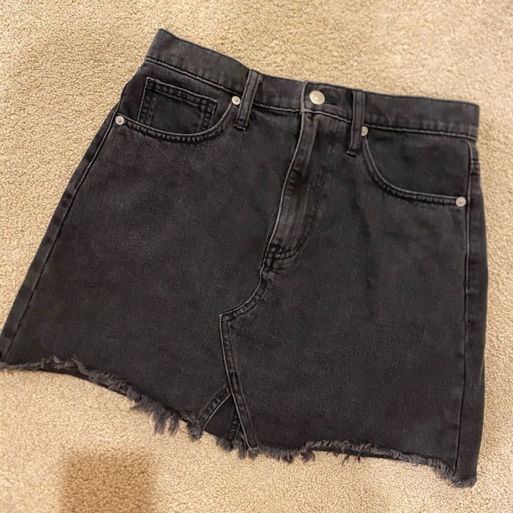 MADEWELL denim skirt for women, in great condition. Size 27 in the color black
